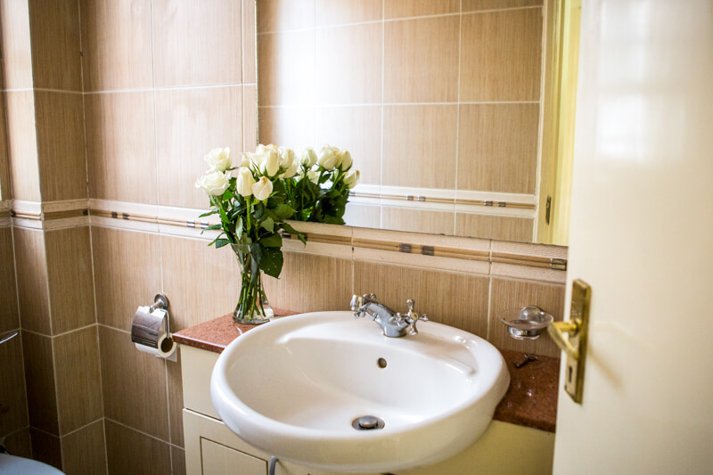 Garden Cottage Bathroom - Furnished Apartments in Nairobi