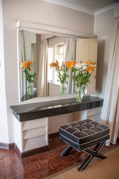 Honeysuckle - Living Room