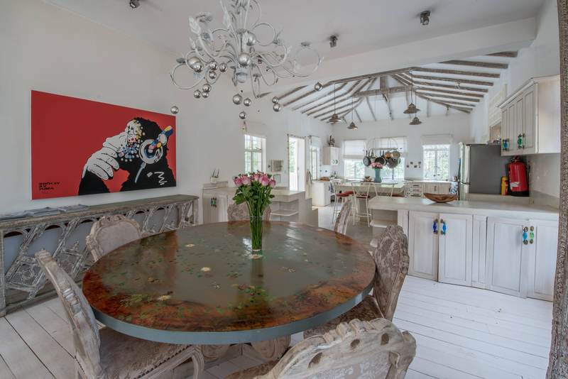 The Karen Manor - Parlour