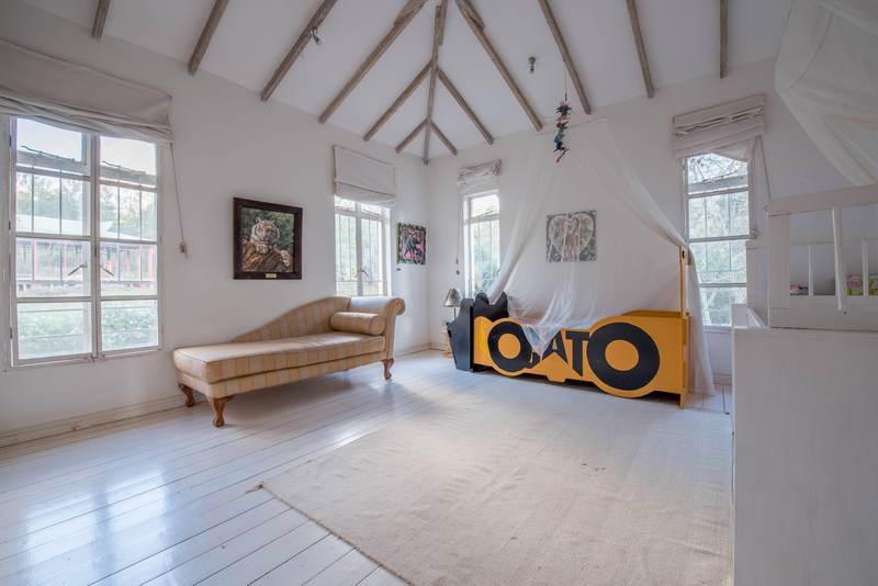 The Karen Manor - Front Garden & Pagoda