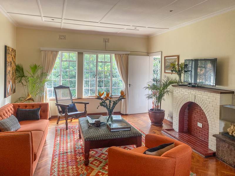 Petrea Cottage - Upholstered Bed