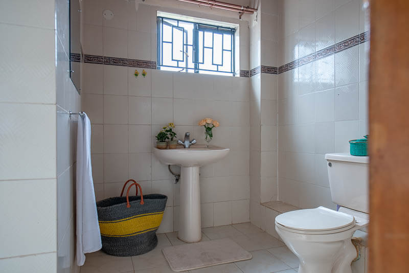 Flame Tree Runda - Driveway