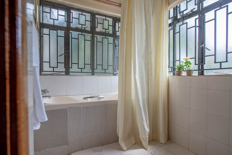 Flame Tree Runda - Parking