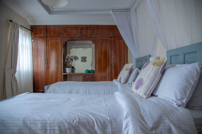 Flame Tree Runda - Side Garden